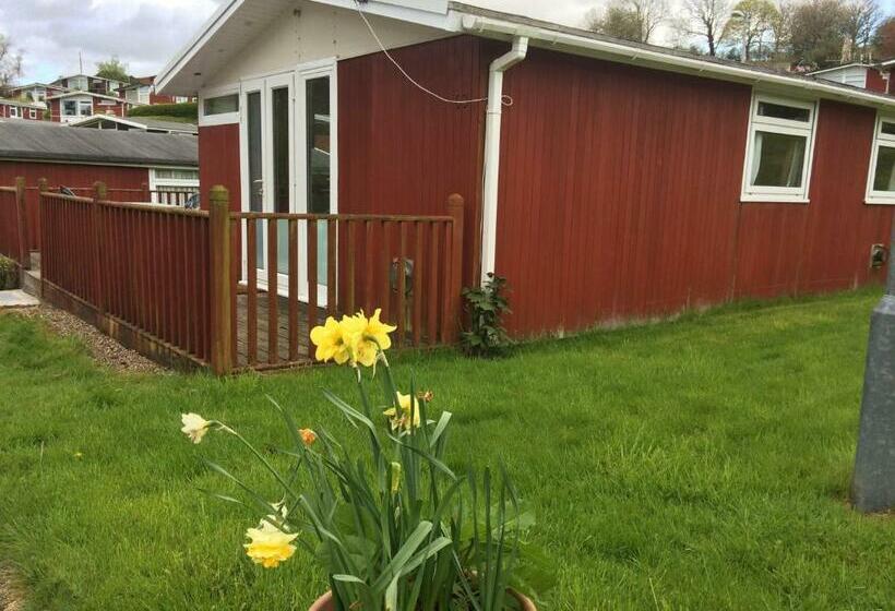 家族用バンガロー, Pantyrathro International Hostel