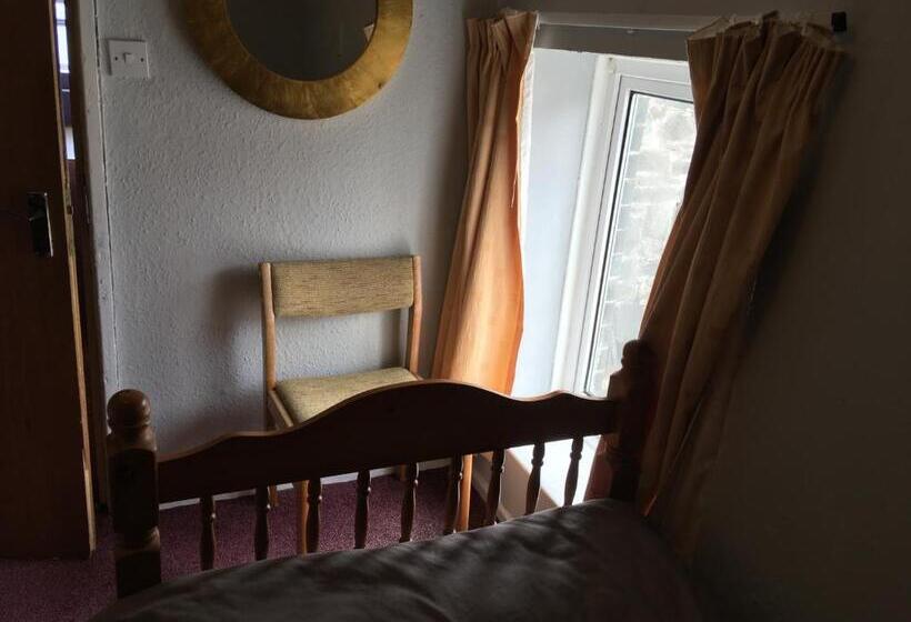 Номер Стандарт, Pantyrathro International Hostel