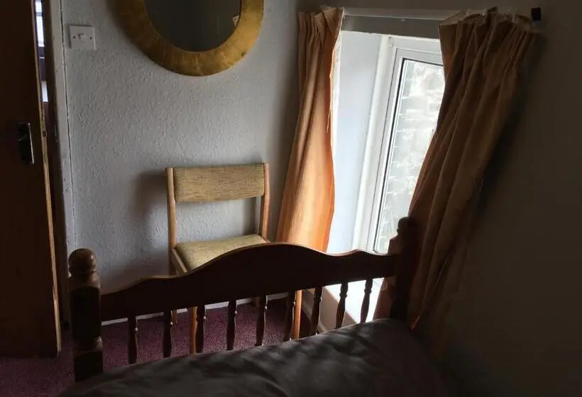 اتاق استاندارد, Pantyrathro International Hostel
