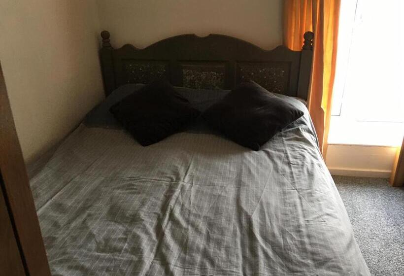 ファミリールーム, Pantyrathro International Hostel