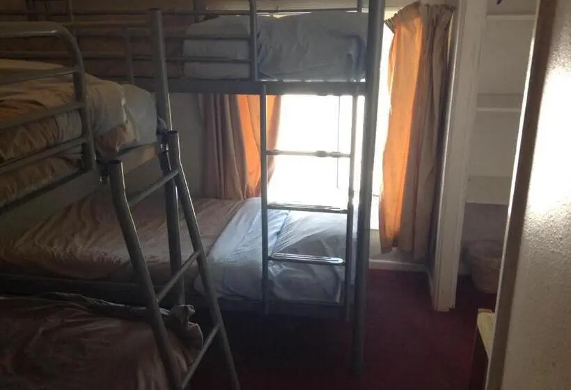 اتاق استاندارد چهار تخته, Pantyrathro International Hostel