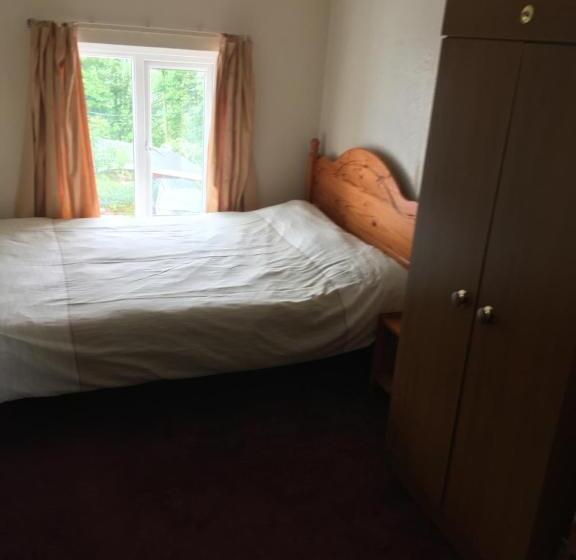 スタンダードルーム, Pantyrathro International Hostel