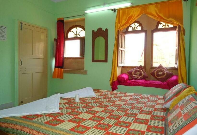 Номер Deluxe, Ganesh Guest House