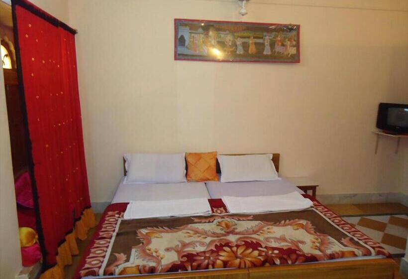 Deluxe Trippelrum, Ganesh Guest House