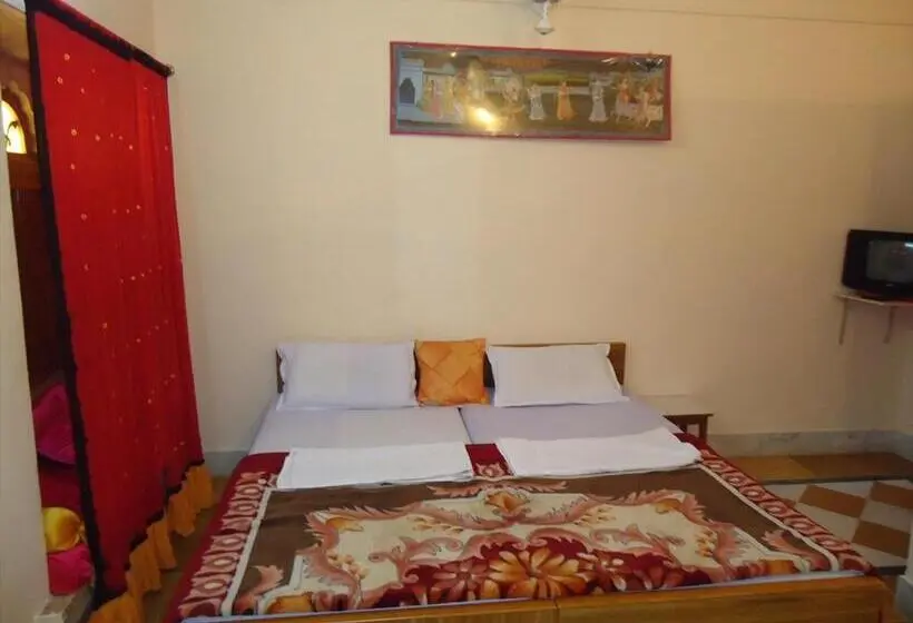 اتاق لوکس سه تخته, Ganesh Guest House