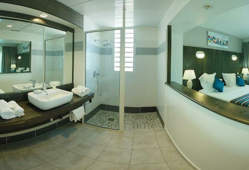 اتاق لوکس با چشم‌انداز دریا, Hôtel Bois Joli