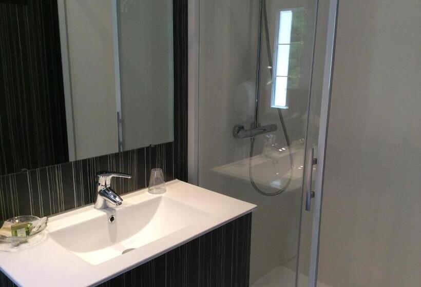 스탠다드 룸, Logis Hôtel & Restaurant   Le Château Des Tourelles