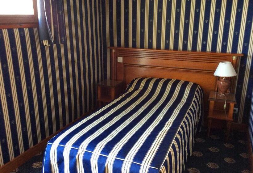 스탠다드 트리플 룸, Logis Hôtel & Restaurant   Le Château Des Tourelles