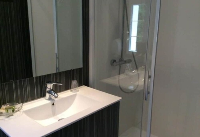 스탠다드 트리플 룸, Logis Hôtel & Restaurant   Le Château Des Tourelles