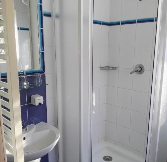 غرفة قياسية رباعية, Jestřábí