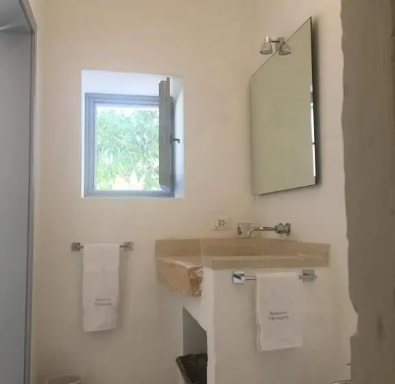 庭の見えるスタンダードトリプルルーム, Masseria Spesseto