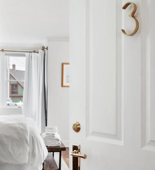 غرفة قياسية سرير ملكى, Seaside Inn