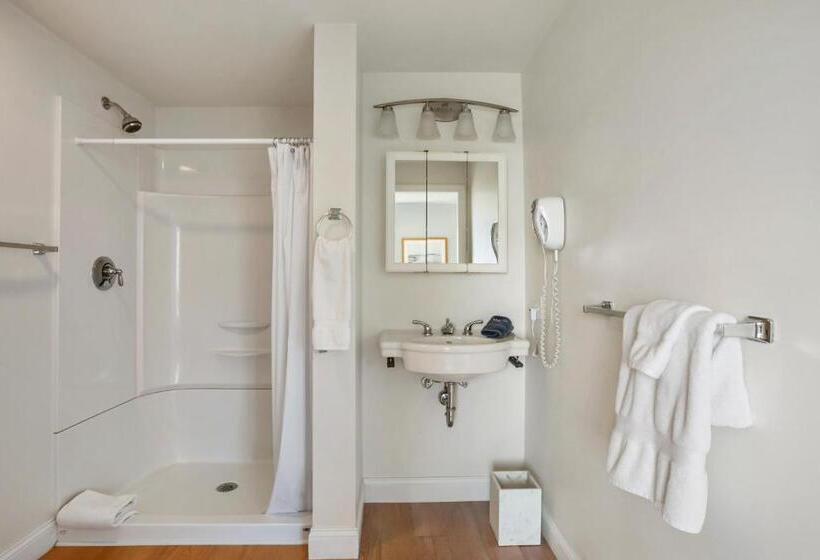 غرفة قياسية سرير ملكى, Seaside Inn