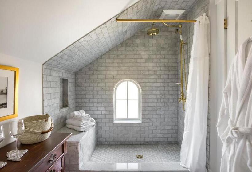 غرفة قياسية, Seaside Inn