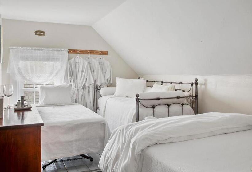 Номер Стандарт Четырехместный Совместный Санузел, Seaside Inn