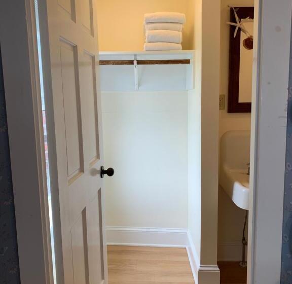 غرفة ديلوكس سرير ملكى, Seaside Inn