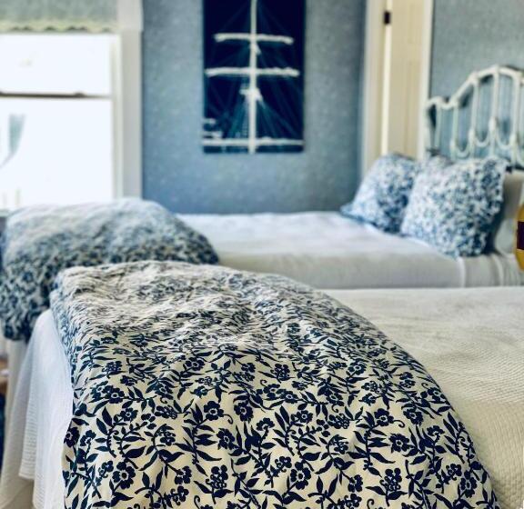 غرفة ديلوكس سرير ملكى, Seaside Inn