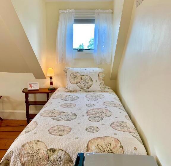 غرفة قياسية ثلاثية, Seaside Inn