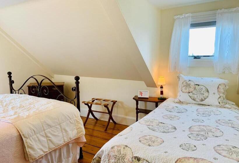 Номер Стандарт Трехместный, Seaside Inn