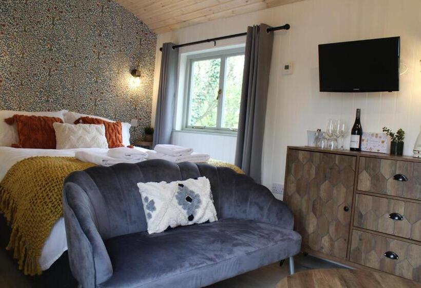 Хижина, The Apple Inn