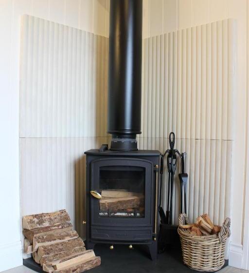 Хижина, The Apple Inn