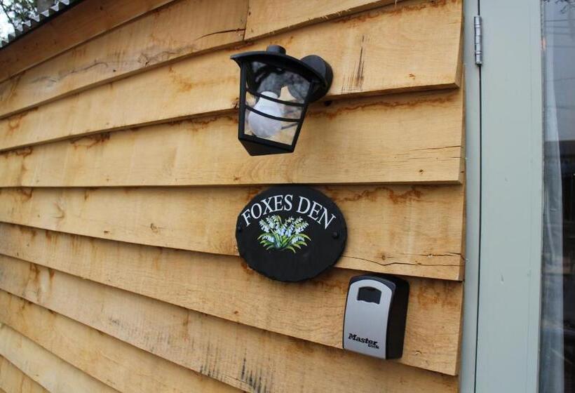 Хижина, The Apple Inn