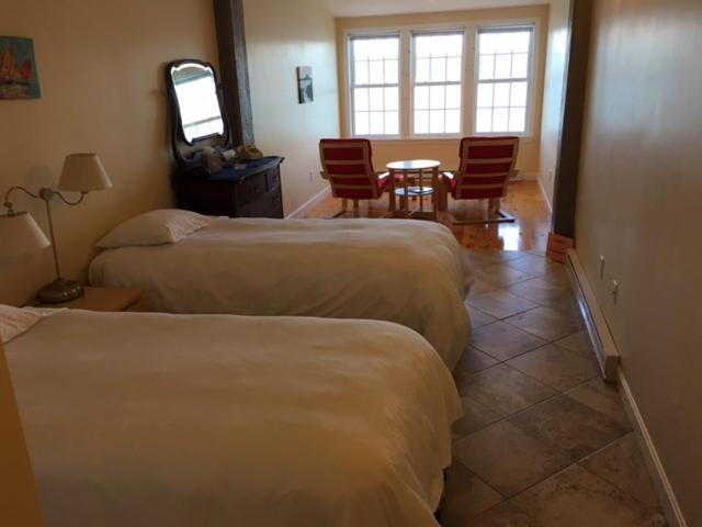 جناح سرير كينج, The Inn On The Wharf