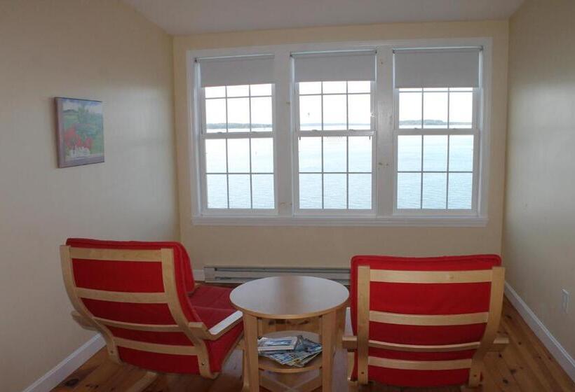 جناح سرير كينج, The Inn On The Wharf