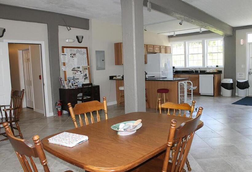 جناح, The Inn On The Wharf