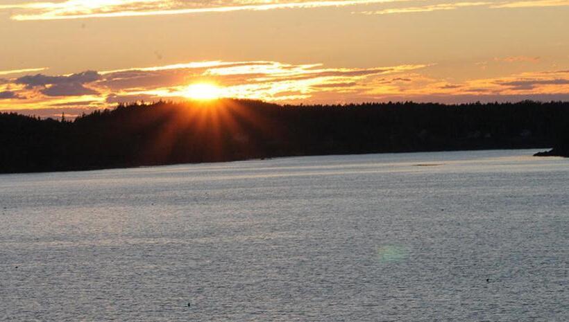 جناح مزوَّد بشرفة, The Inn On The Wharf