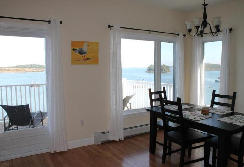 شقة غرفة واحدة, The Inn On The Wharf