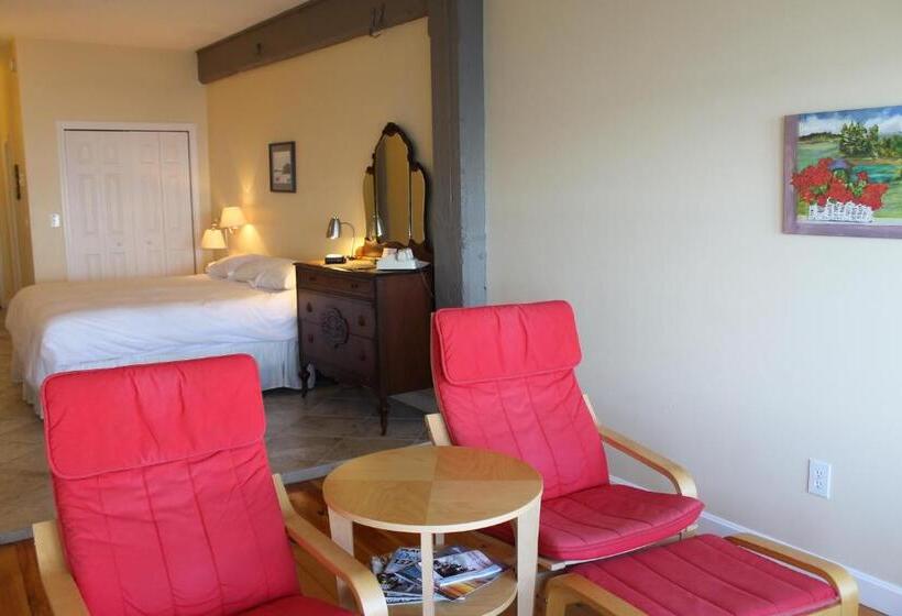 جناح سرير كينج, The Inn On The Wharf