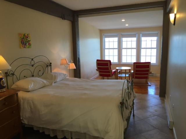 جناح, The Inn On The Wharf