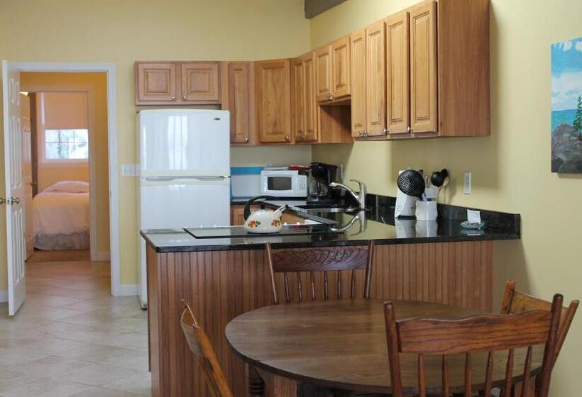 شقة غرفتين, The Inn On The Wharf