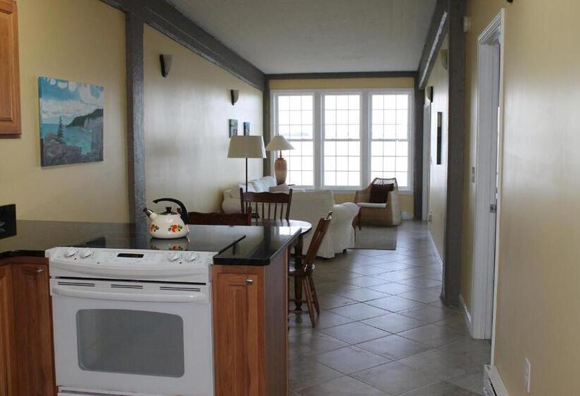 شقة غرفتين, The Inn On The Wharf