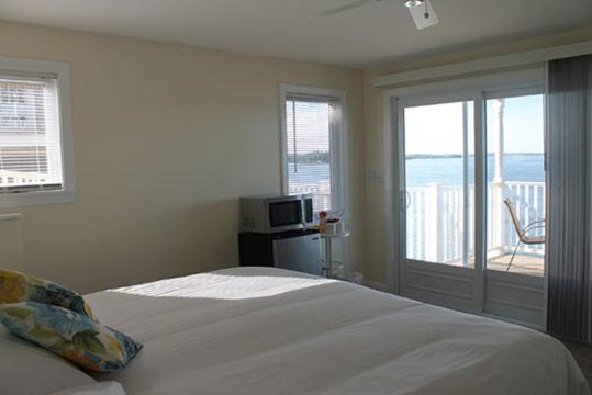 جناح جونيور مزوَّد بشرفة, The Inn On The Wharf