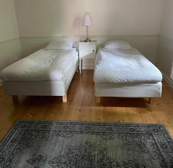 اتاق استاندارد با سرویس بهداشتی مشترک, Hallagårdens B&b