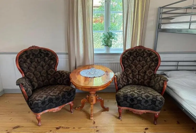 اتاق خانوادگی با سرویس بهداشتی مشترک, Hallagårdens B&b