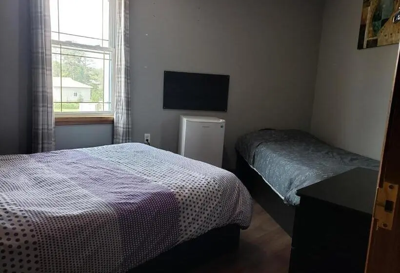 デラックストリプルルーム, Hepworth Hostel