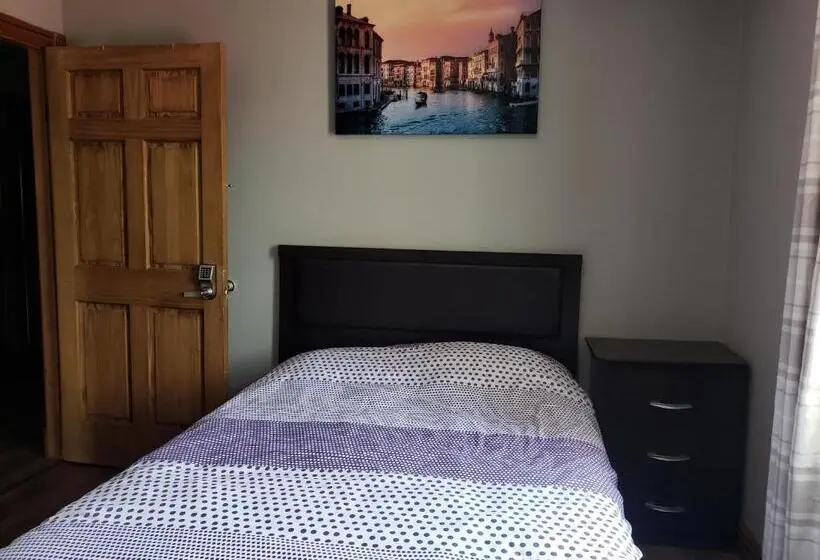 デラックストリプルルーム, Hepworth Hostel