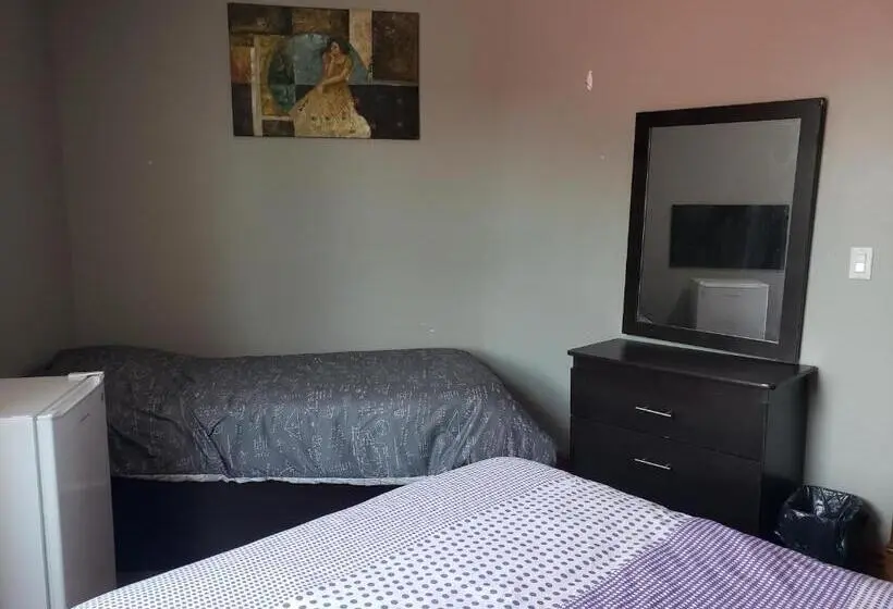 デラックストリプルルーム, Hepworth Hostel