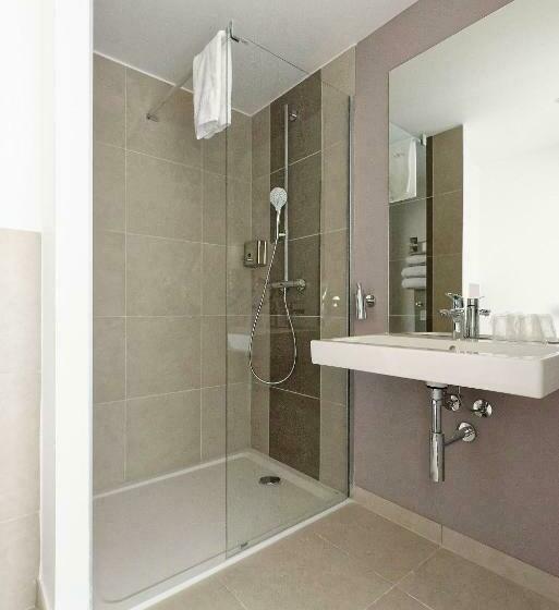 חדר משפחתי, Hôtel Akena Besançon