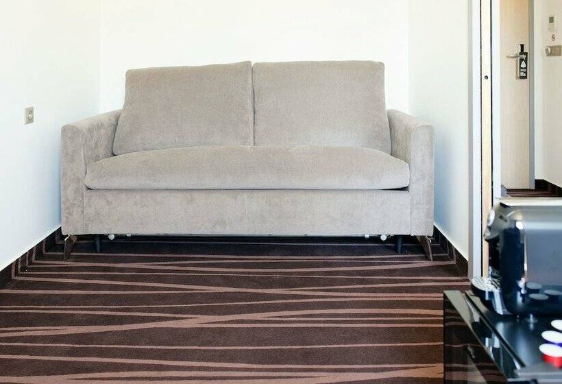 חדר משפחתי, Hôtel Akena Besançon