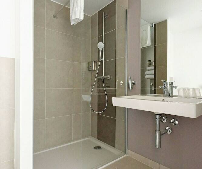 חדר משפחתי, Hôtel Akena Besançon