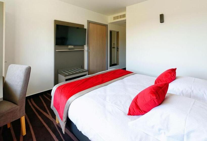 חדר משפחתי, Hôtel Akena Besançon