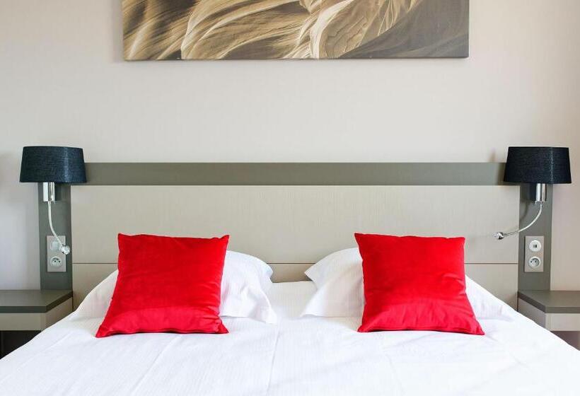 חדר משפחתי, Hôtel Akena Besançon