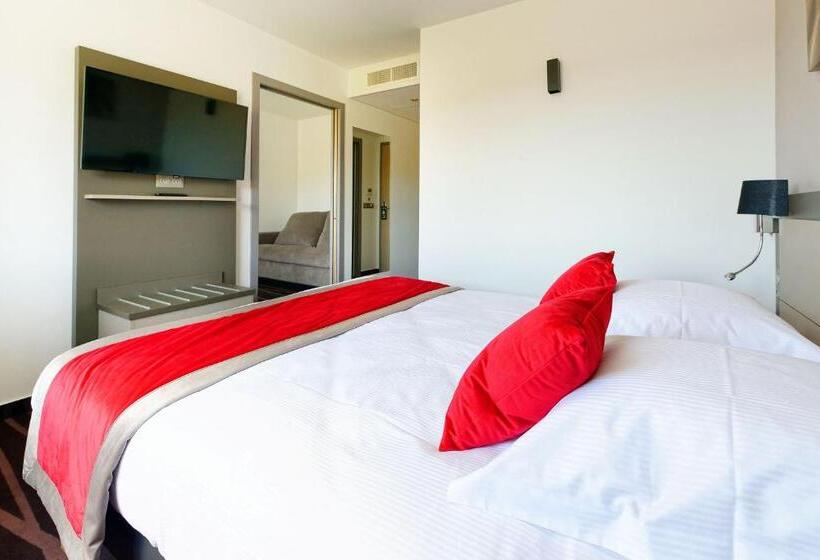 חדר משפחתי, Hôtel Akena Besançon