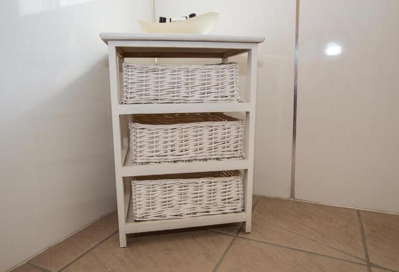 غرفة عائلية, The Wheatsheaf Inn