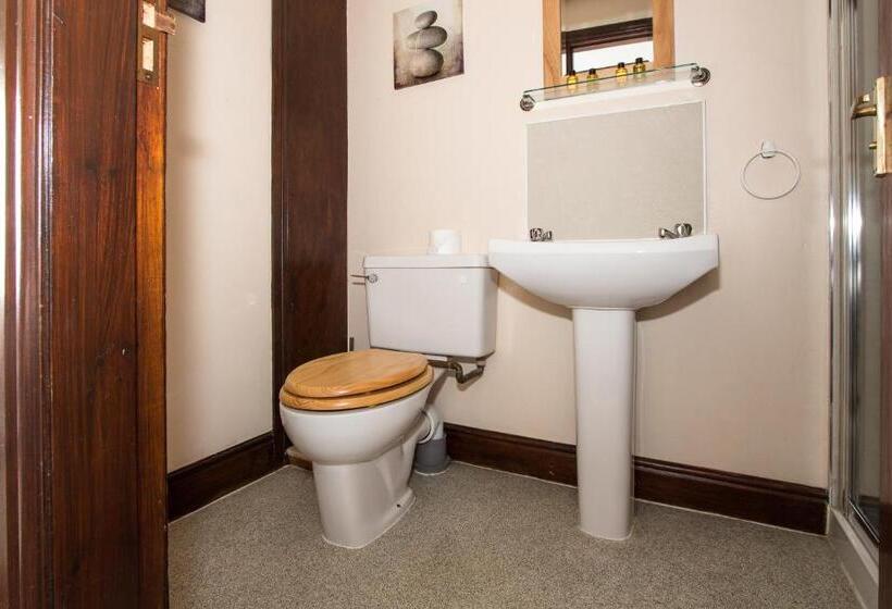 غرفة أساسية, The Wheatsheaf Inn