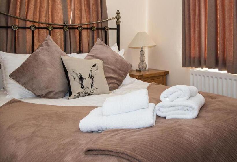 غرفة عائلية, The Wheatsheaf Inn